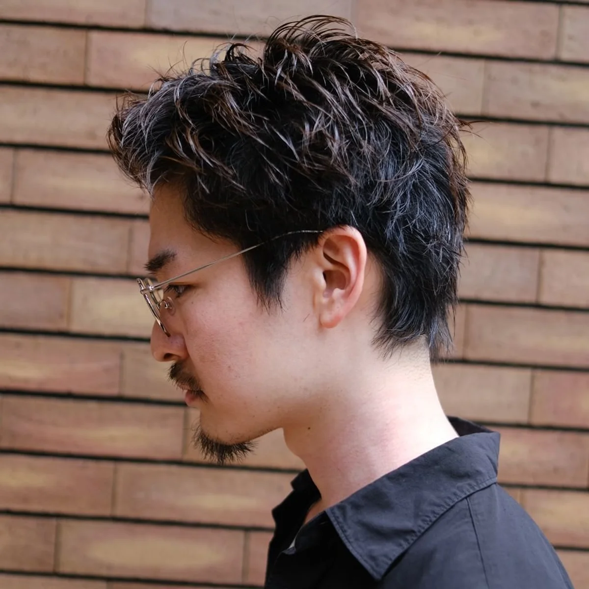 直毛の硬さを、洒落た動きに変える