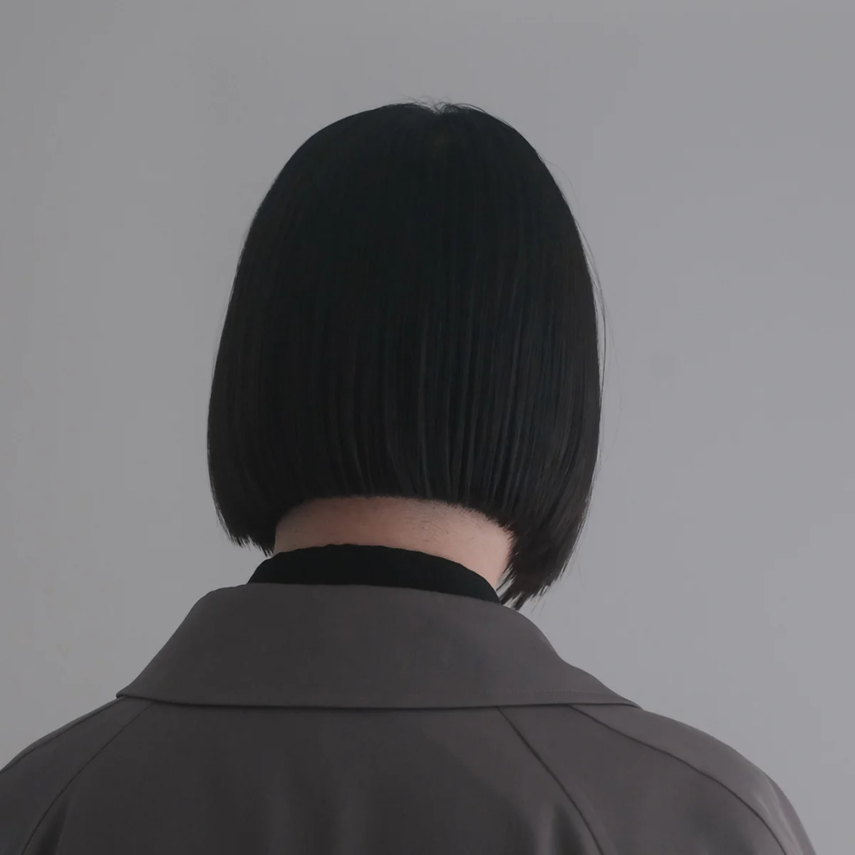 「前下がりのラインでモードな雰囲気を引き出す」