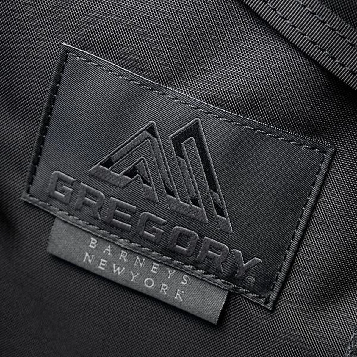 【大人の黒バッグ】「グレゴリー」の名品がオールブラックに。ネクサスセブン監修のバーニーズ ニューヨーク限定モデルは争奪戦必至