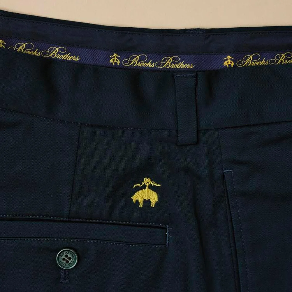 【差がつく大人のブルックス ブラザーズ】即完売トラウザーズが再登場。「ジャーナル スタンダード レリューム」別注パンツ＆シャツに注目