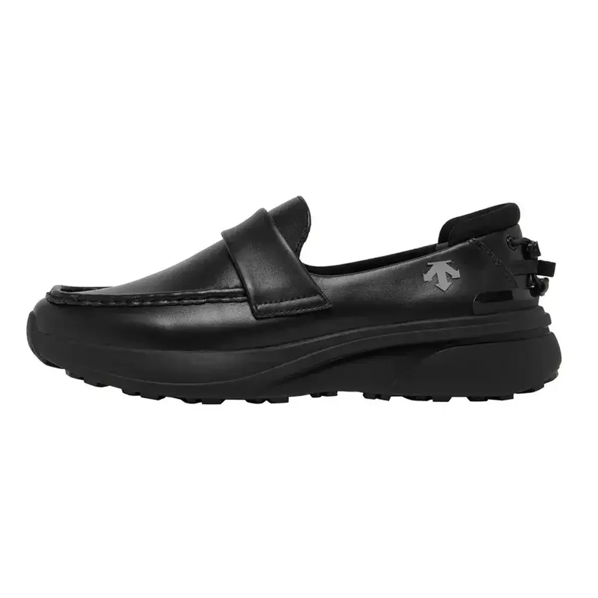 【大人が買うべき黒ローファー】雨でも雪でも安心。「デサント」の新宿伊勢丹限定モデルは完売前に急げ！