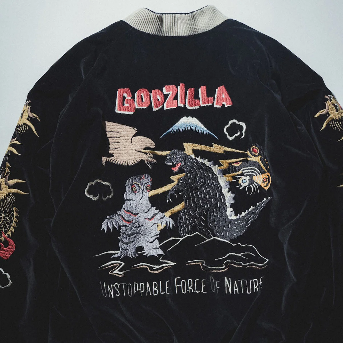 【初売り】『ゴジラ』刺繍のビームス ジャパン別注スカジャンが3店舗限定で1月2日発売【テーラー東洋】