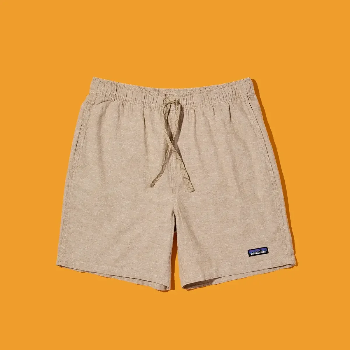 【パタゴニア】名作「バギーズ」の天然素材モデルが快適すぎる。大人が選ぶべき 「夏パンツ」7選【プレス激推し】