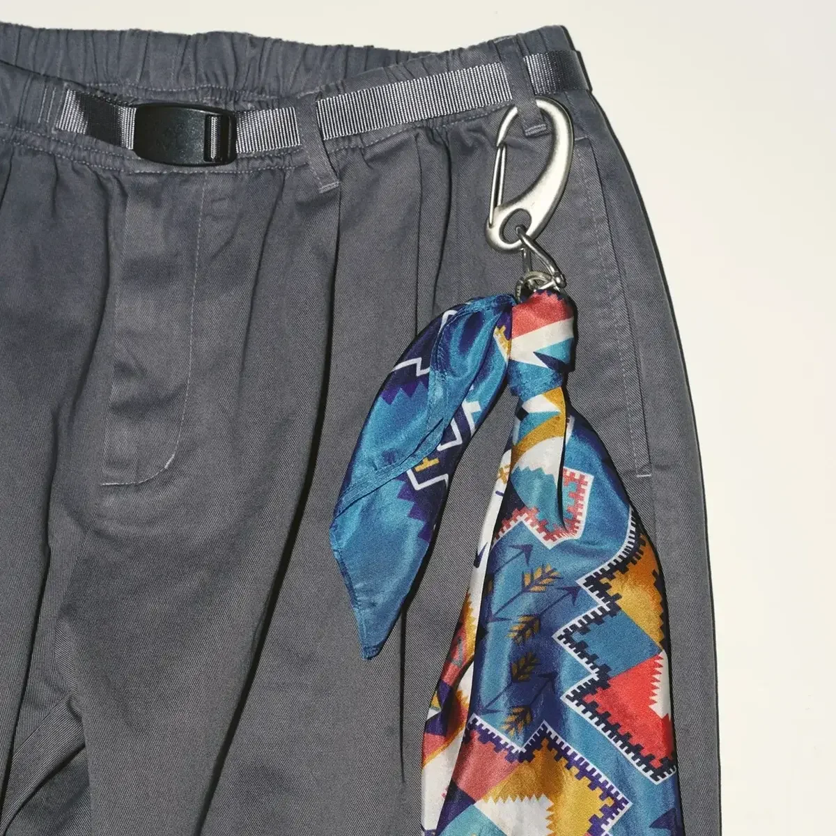 【差がつく大人のグラミチ】街でもアウトドアでも快適。春に買うべき「コラボ・別注」パンツまとめ