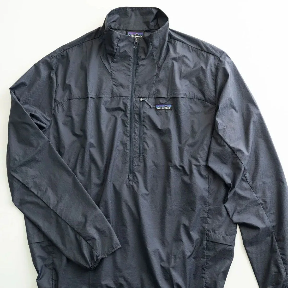 【おしゃれな大人の愛用パタゴニア】雨風しのぐジャケット、15枚以上所有するTシャツ。「買ってよかった」名作ウェア3選