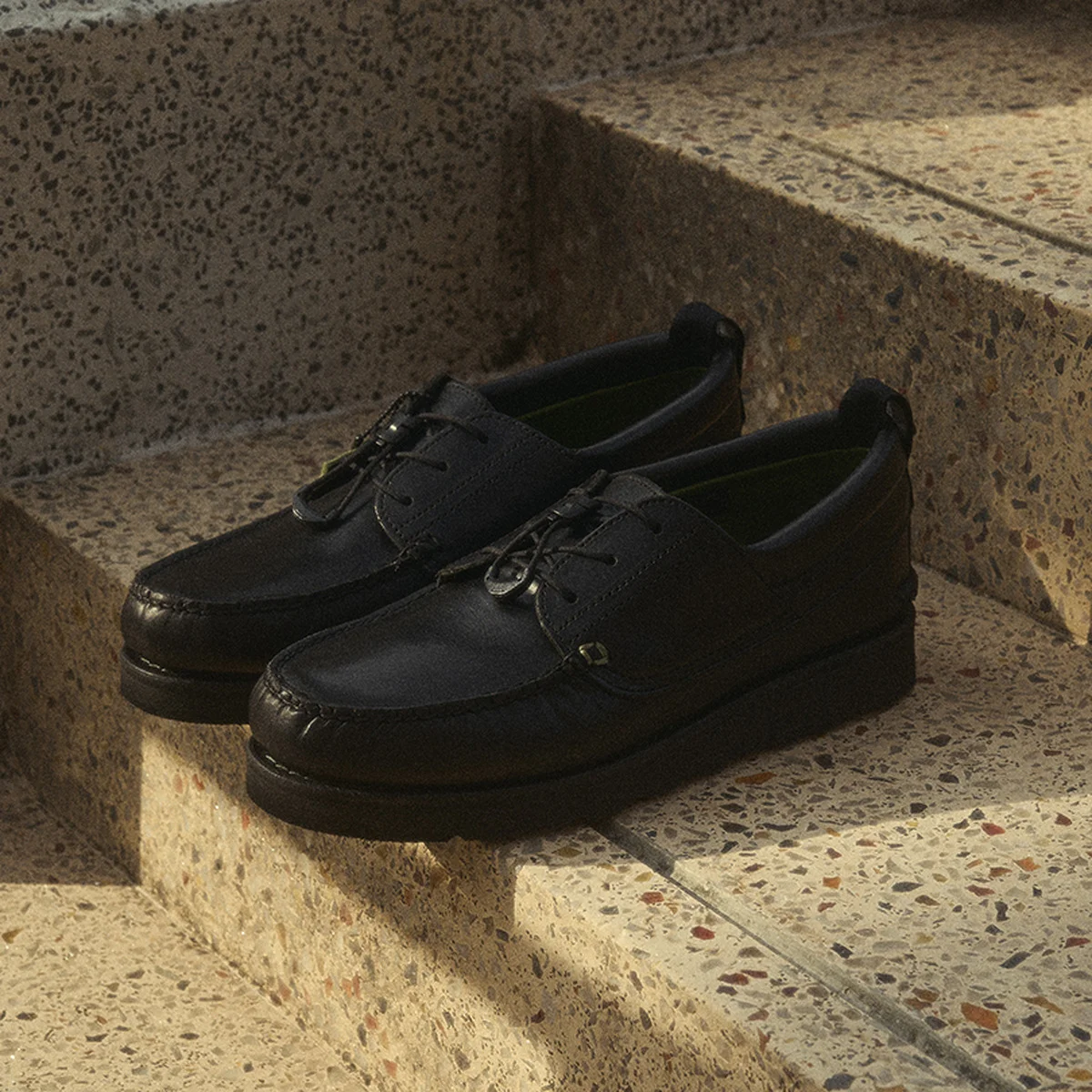 【差がつく大人のティンバーランド】冬に選ぶべきオールブラックの「3アイ クラシック ラグ」。DOEコラボに注目