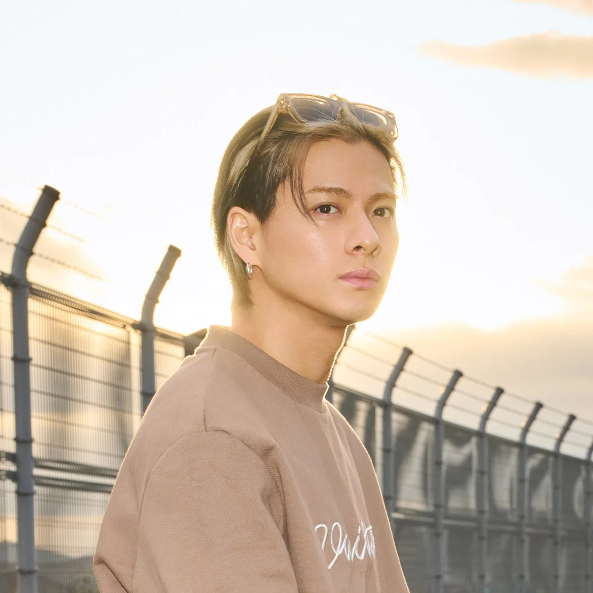 平野紫耀と堀米雄斗が渡仏。「ルイ·ヴィトン」2026年秋冬ファッションショー直前スナップ！【パリコレ速報】