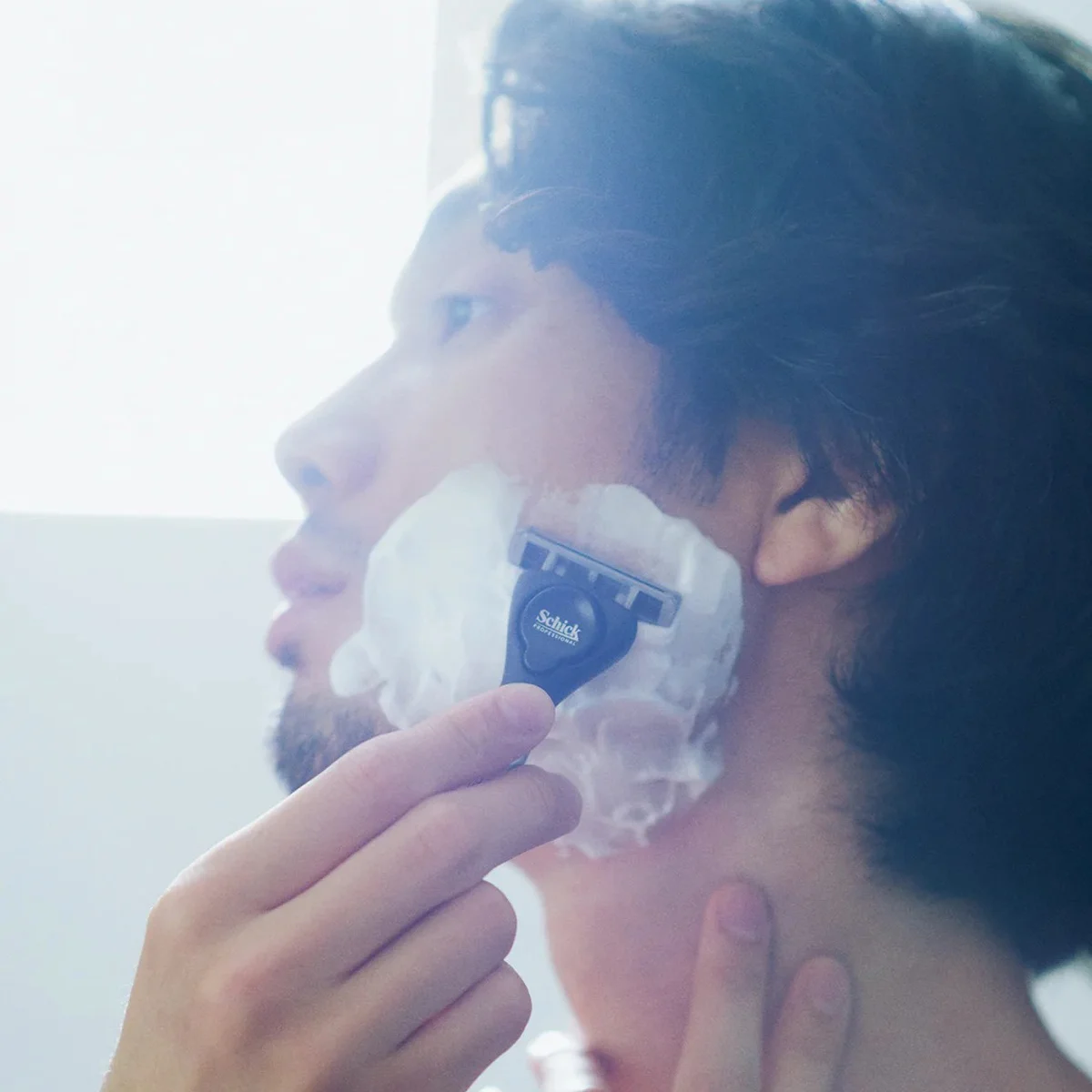 髭剃りがケアの時間に変わる。大人男子こそ、スキンケア発想のシェービング