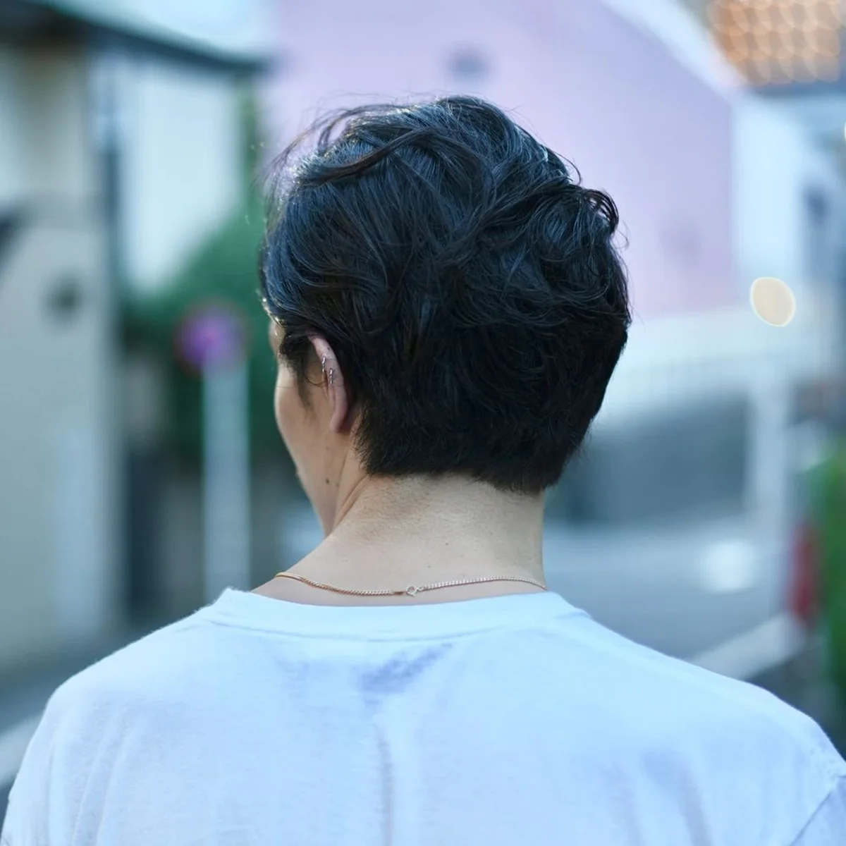 どんなファッションにもなじむ、今どきの七三分け