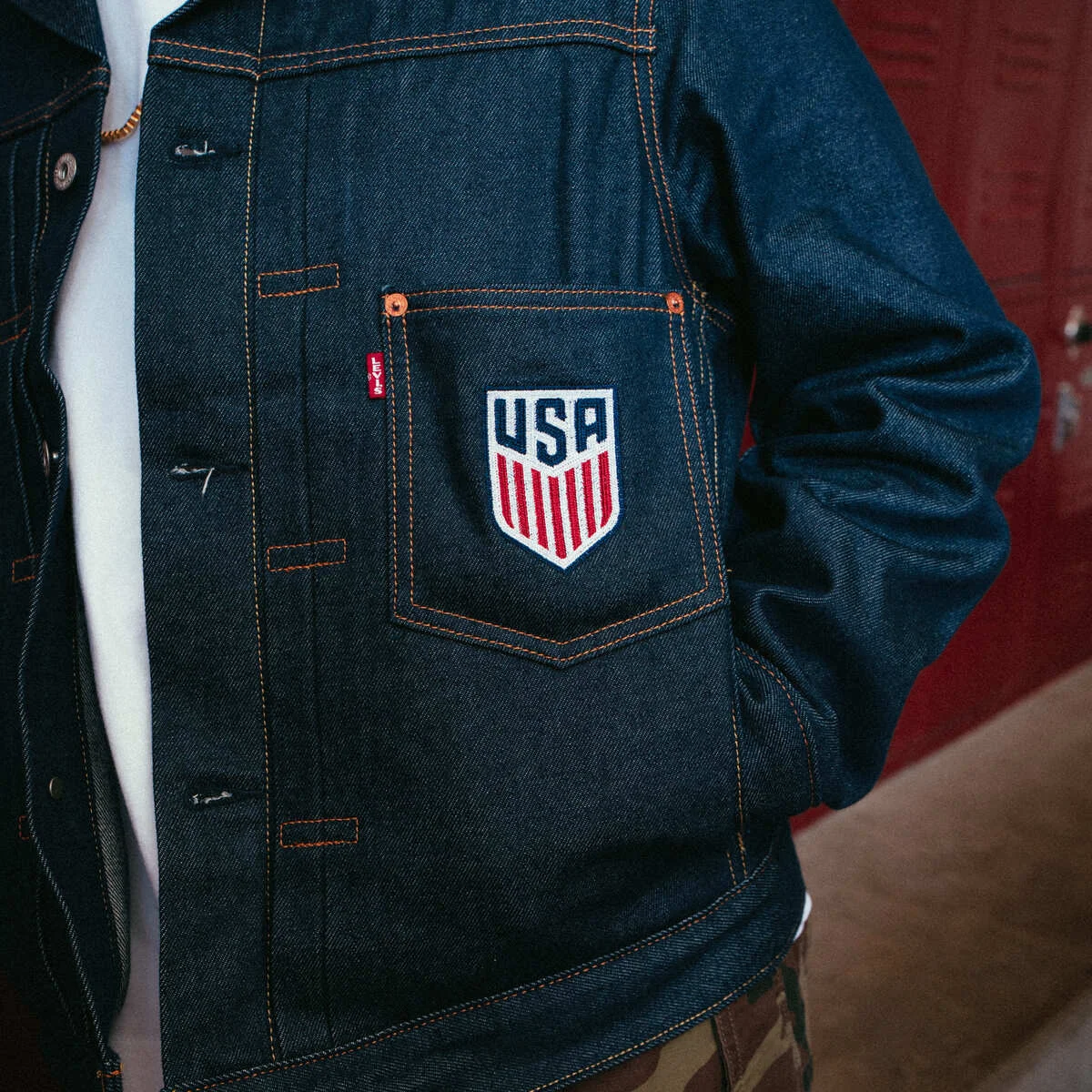 【大人のリーバイス®】完売必至。サッカーの祭典に向けた、今しか手に入らない特別な「Type I Jacket」を手に入れろ！