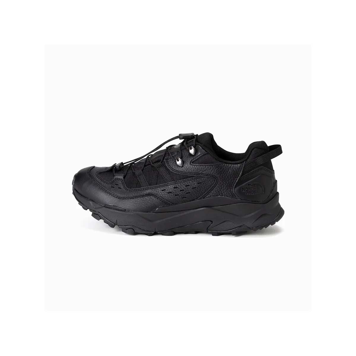 【大人のゴアテックス黒スニーカー】ザ・ノース・フェイスの最新作、オールブラックの「VECTIV TARAVAL GORE-TEX」が買い！