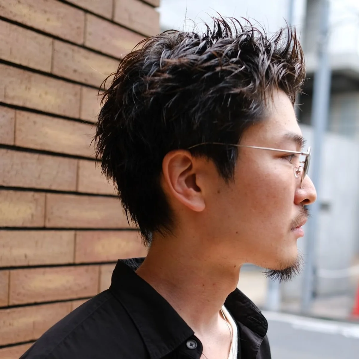 直毛の硬さを、洒落た動きに変える