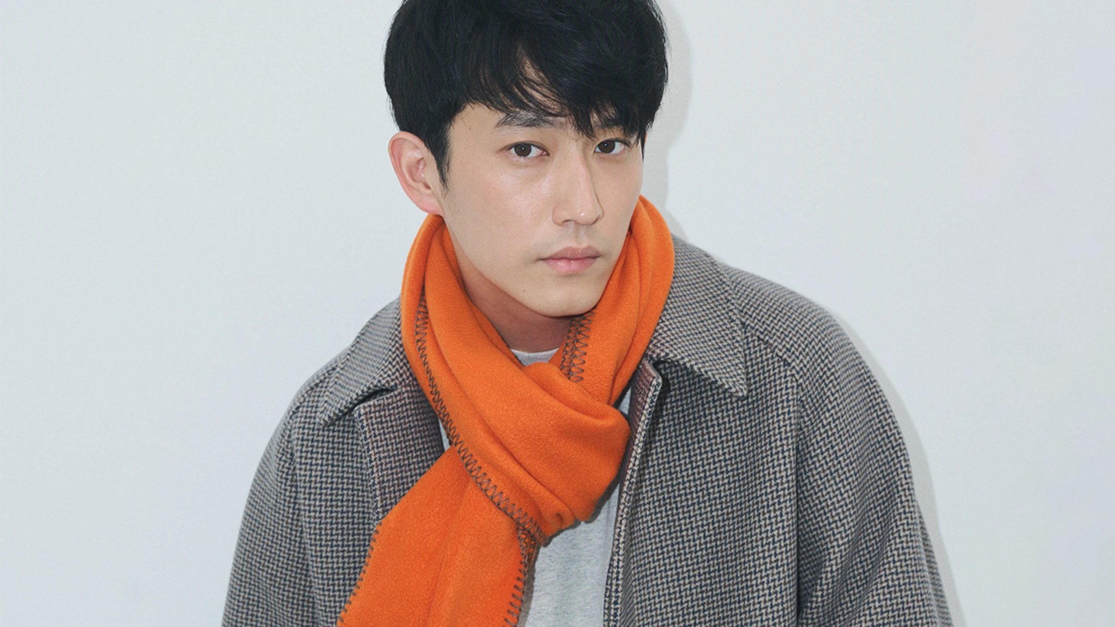 俳優・杉野遥亮が着る大人の上質アウター、グリーンレーベル リラクシング「セントデールウール」のコスパがすごすぎる！