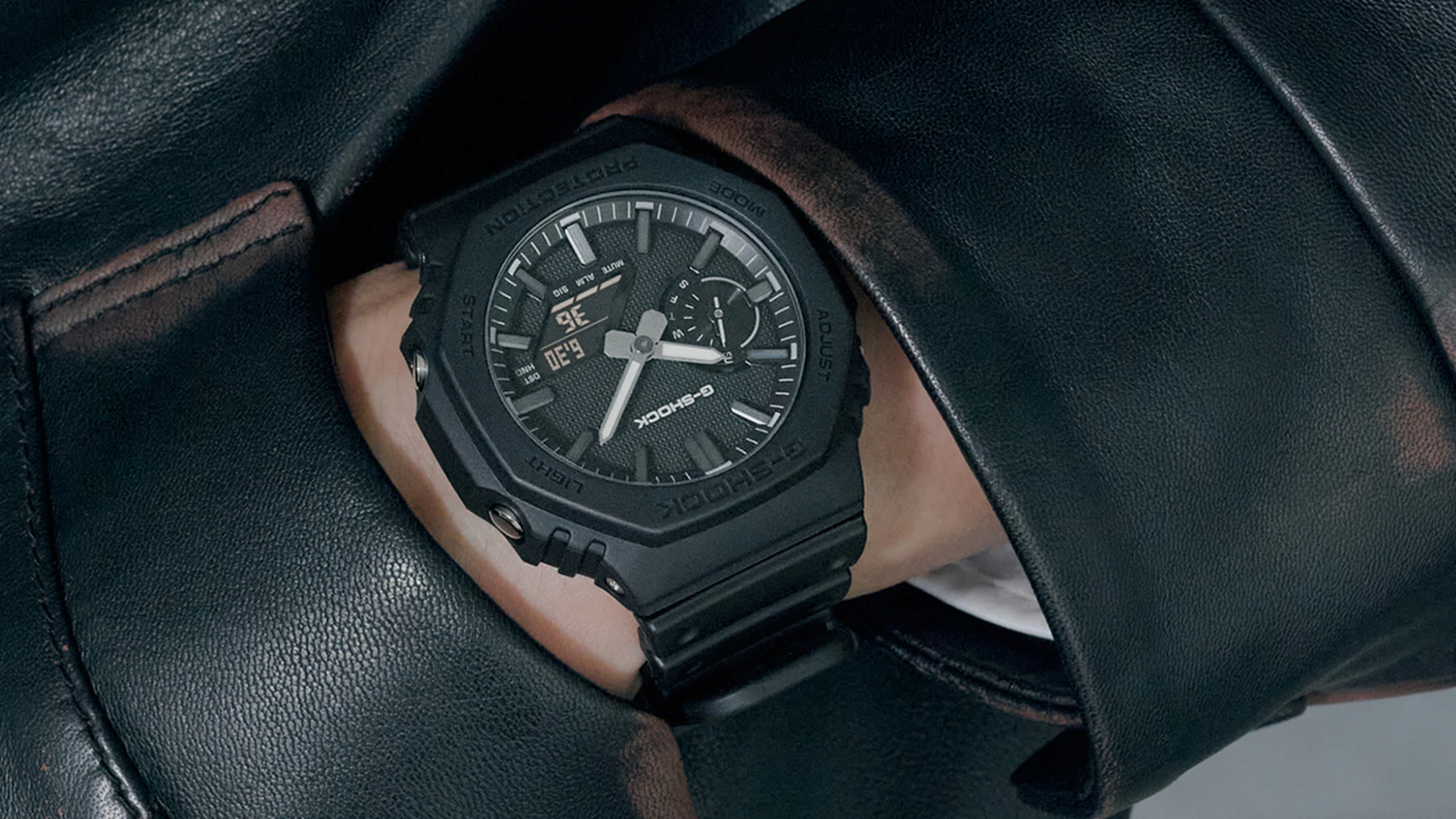 【上質すぎる大人のGショック】樹脂&メタル、2つのG-SHOCK「LUXE BLACK（リュクスブラック）」と黒の着こなしの最適解