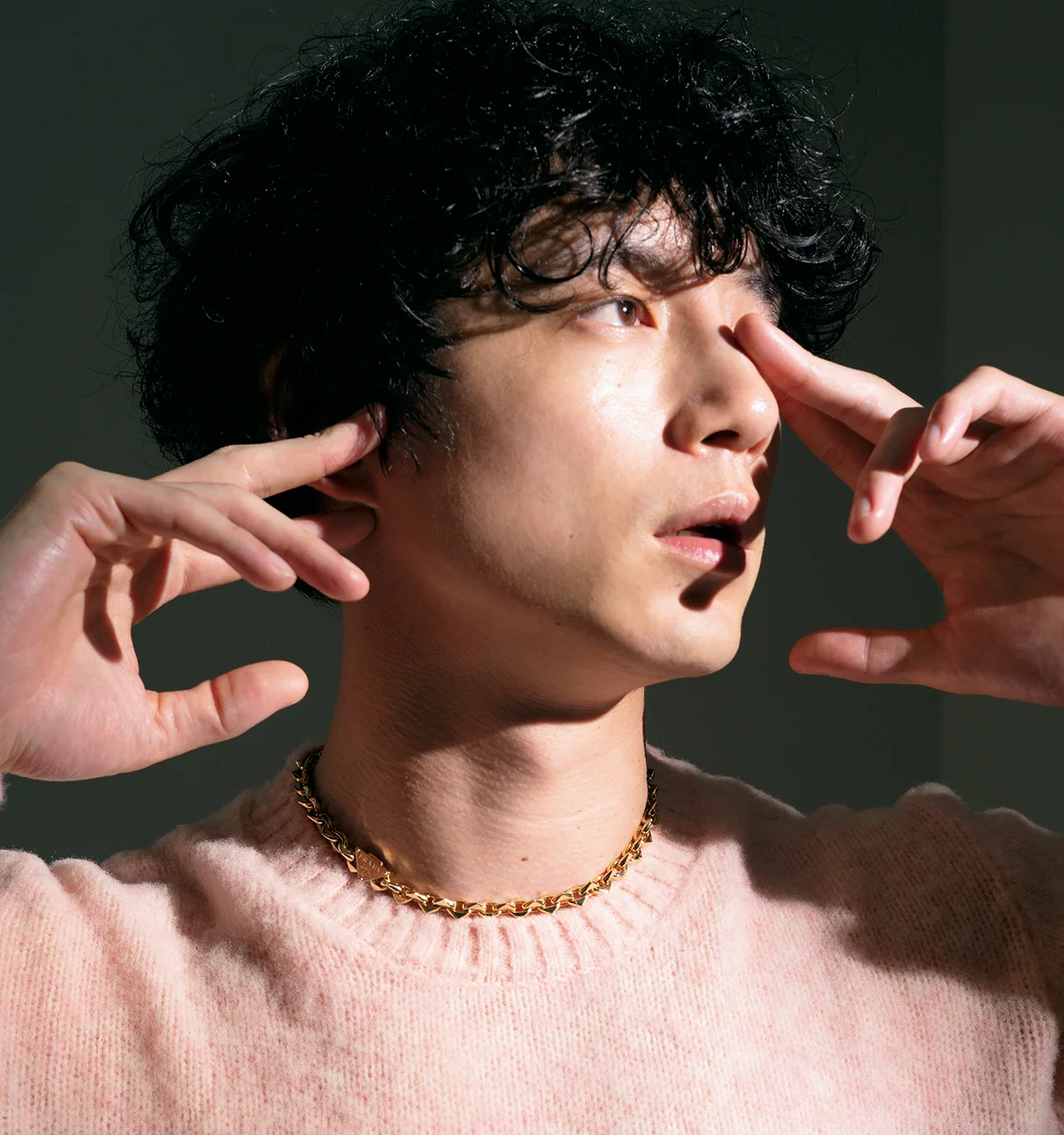 坂口健太郎　冬は、プラダから始まる。