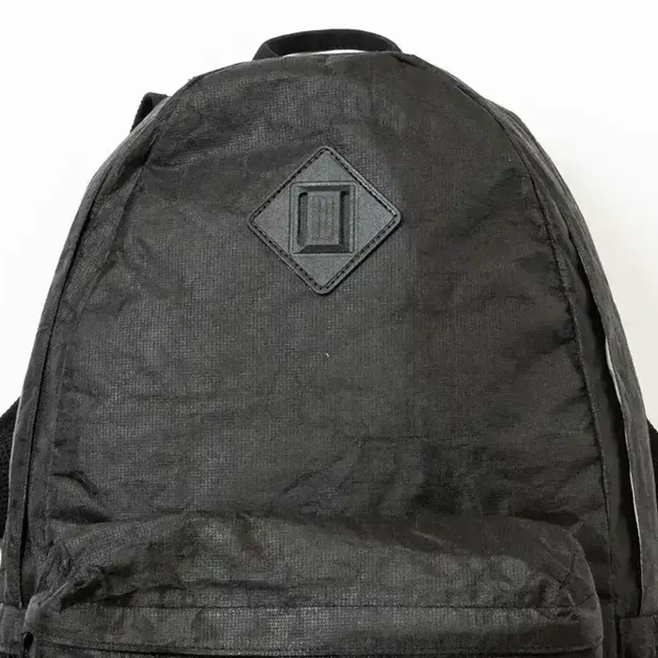 差がつく大人の黒バッグ】完売必至の「A.P.C.×グレゴリー」コラボ。黒